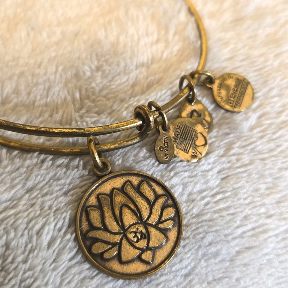 #100 ALEX AND ANI 2014 Gold Tone Lotus Flower Charm Adjustable Bracelet - Picture 2 of 4